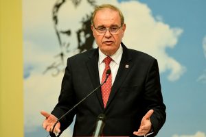 CHP S&ouml;zc&uuml;s&uuml; &Ouml;ztrak: "Bize komplo yapan başkent hangi başkent?"