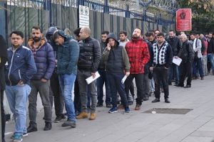 Ankara'da bedelli askerlik kuyruğu 1 kilometreyi buldu