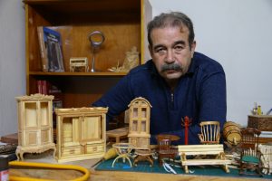 El emeği minyat&uuml;r mobilyalar ile yurt dışına a&ccedil;ıldı