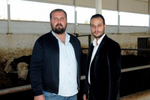 Girişimci kardeşler devlet desteğiyle &ccedil;iftlik kurdu