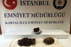 Polisten ka&ccedil;an ara&ccedil;tan uyuşturucu &ccedil;ıktı