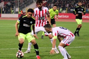 S&uuml;per Lig ekibi evinde dağıldı!