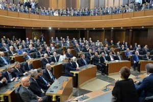 L&uuml;bnan'da kurulamayan h&uuml;k&uuml;met &uuml;lkeye y&uuml;k getiriyor