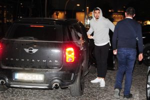 Ozan Tufan aracı durdurdu, para istedi