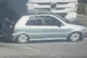 Bursa'da k&ouml;r noktaya denk gelen ara&ccedil; metrelerce s&uuml;r&uuml;klendi