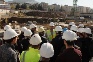 Bursa'da inşaat m&uuml;hendisleri, deprem izolat&ouml;rlerini yerinde inceledi