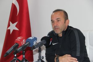Mehmet &Ouml;zdilek: "Kasımpaşa ma&ccedil;ında hakem kararları ma&ccedil;ın &ouml;n&uuml;ne ge&ccedil;ti"