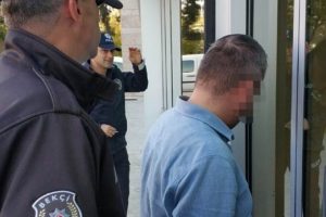 &Uuml;niversiteli kıza tacizde bulunan sapığın kimliği şoke etti!