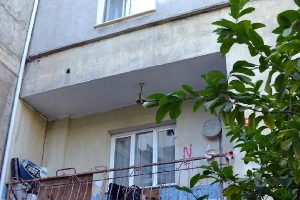 3 yaşındaki Muhammed beton zemine &ccedil;akıldı!