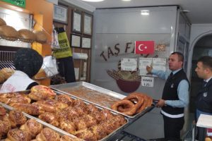 Bursa'da zabıta ekiplerinden fiyat ve gramaj denetimi