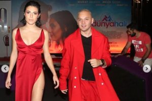 Survivor Serenay i&ccedil; &ccedil;amaşırsız elbisesiyle şaşırttı
