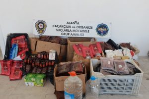 Polis ka&ccedil;ak nargile t&uuml;t&uuml;n&uuml;ne ge&ccedil;it vermedi
