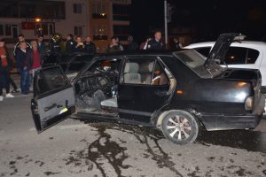 Kaza yaptı aracını bırakıp ka&ccedil;tı