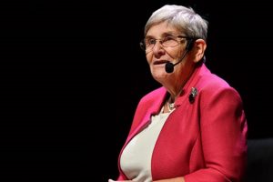 Prof. Dr. Canan Karatay; "Saf değil, tuzlu su t&uuml;ketin"