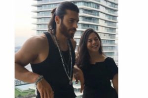 Can Yaman'ın annesi g&ouml;renleri şaşırttı