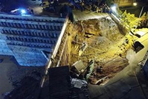 &Uuml;mraniye'de g&ouml;&ccedil;&uuml;k! İki kişi aranıyor, binalar tahliye edildi
