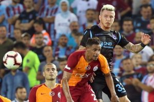 Yıldız futbolcuyla yollar ayrılıyor!