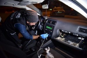 L&uuml;ks ara&ccedil;taki d&uuml;zenek polisleri bile şaşırttı