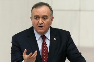 Ak&ccedil;ay: 'Darbe girişimi ile buna karşı duruşu aynı kefeye koymak FET&Ouml;'ye hizmettir'