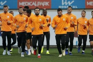 Galatasaray'da şok sakatlık! Ma&ccedil; başlamadan &ouml;nce...