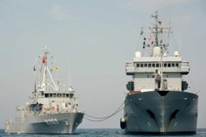 Karadeniz'e 5 savaş gemisi demirledi