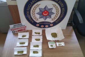 Uyuşturucu ticareti yapan 2 kişi tutuklandı