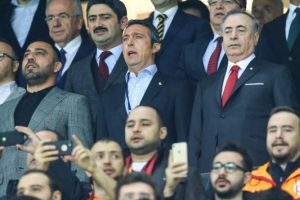 Ali Ko&ccedil; soyunma odasına gitti