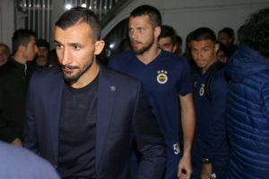 Fenerbah&ccedil;e kafilesi, taziye i&ccedil;in hastaneye gitti