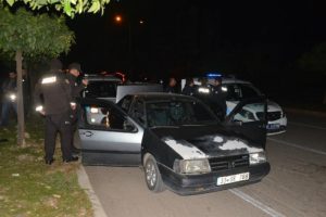 Dur ihtarına uymayan otomobildekiler, kovalamacayla yakalandı