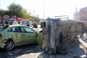 Freni boşalan kamyon 9 araca &ccedil;arptı: 4 yaralı
