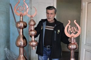 Bursa'da hırsızlar toplam değeri 100 bin lira olan alemleri &ccedil;aldı