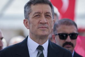 Bakan'dan samimi a&ccedil;ıklamalar: Hayalim TIR şof&ouml;r&uuml; olmaktı