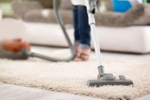 Elektrik s&uuml;p&uuml;rgesinin fişini &ccedil;ekerken akıma kapılıp &ouml;ld&uuml;