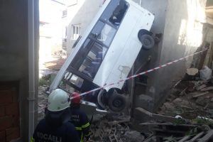 Kocaeli'de feci kaza: 12 yaralı