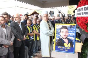 Derbide yaşamını yitiren gen&ccedil; g&ouml;zyaşları arasında toprağa verildi