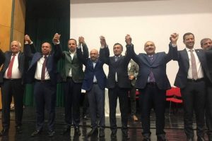 CHP'li Belediye Başkanı istifa edip AK Parti'ye katıldı