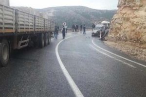 TIR ile otomobil &ccedil;arpıştı: 4 yaralı