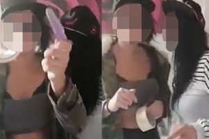 Gen&ccedil; kızlardan camide ahlaksız hareket!