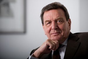 Schr&ouml;der: "Almanya'da ilkbaharda erken se&ccedil;im olabilir"