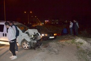 Bursa'da antrenman izleyen çifte otomobil çarptı