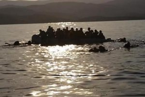 Göçmenleri taşıyan tekne battı