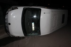 Bursa'da iki aracın çarpıştığı kazada anaokulu servisi devrildi