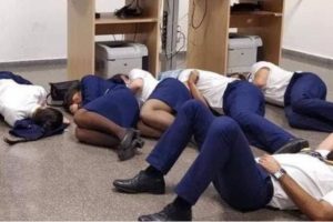 Ryanair yerde uyuyan çalışanları kovdu