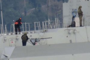 Rus savaş gemisi Boğaz'dan b&ouml;yle ge&ccedil;ti