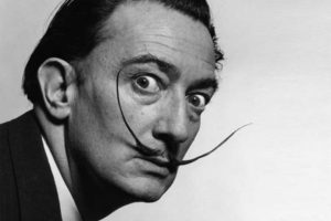 Dali ve Goya tabloları selfie kurbanı oldu