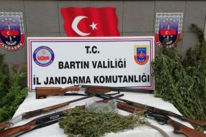 Jandarma uyuşturucuya ge&ccedil;it vermedi