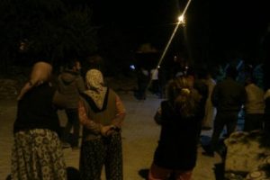 Ahşap evde &ccedil;ıkan yangın, mahalleliye korku dolu saatler yaşattı