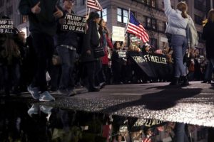 Trump karşıtları ABD'de sokağa döküldü
