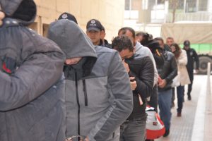 Bursa'da kasko ve sigorta şirketlerini dolandıran şüphelilere operasyon: 22 gözaltı