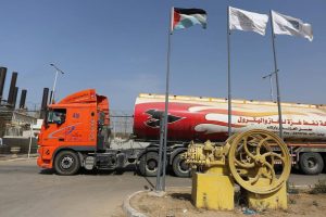 Gazzeliler Katar'ın yakıt yardımından endişeli